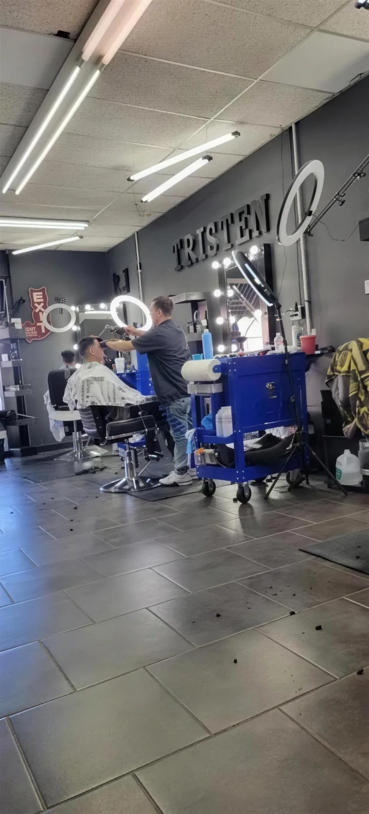 A House of Fadez barber giving a fresh cut